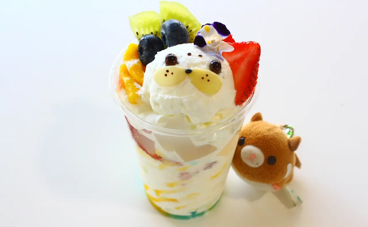 八景島シーパラダイス　海カフェ　赤ちゃんアザラシのトロピカルフルーツパフェ