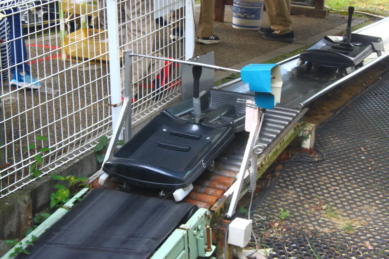 ぐんまこどもの国　サマーボブスレー