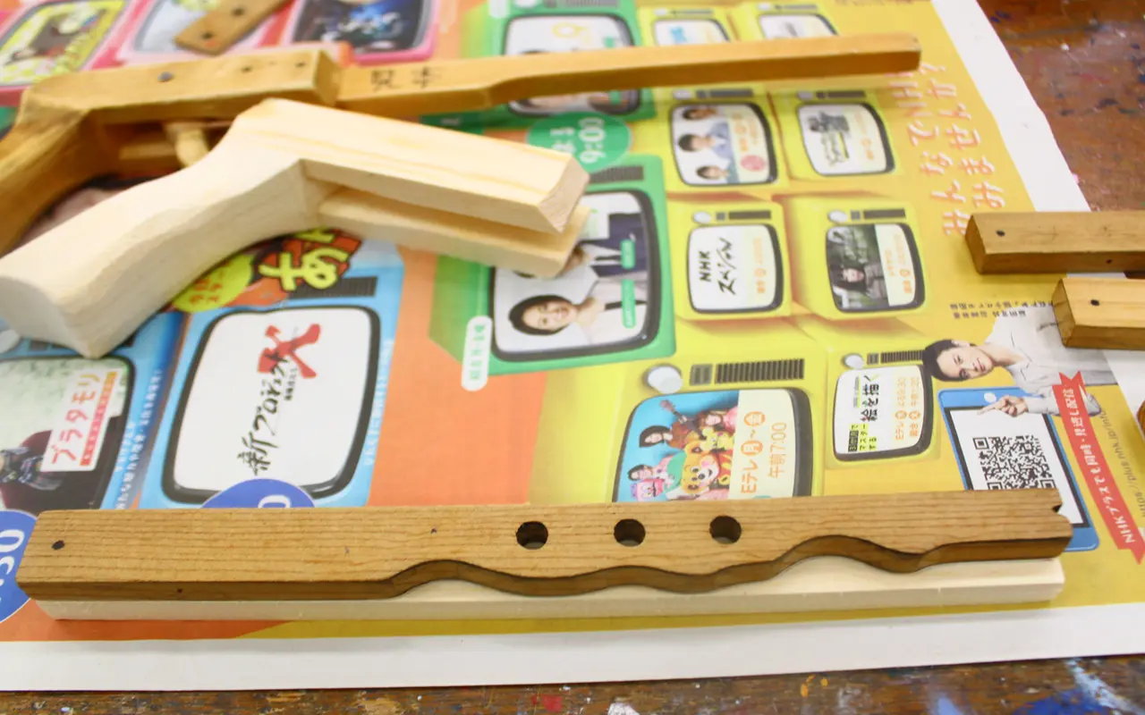 ぐんまこどもの国　半日体験教室　輪ゴム銃　銃身の型を取る