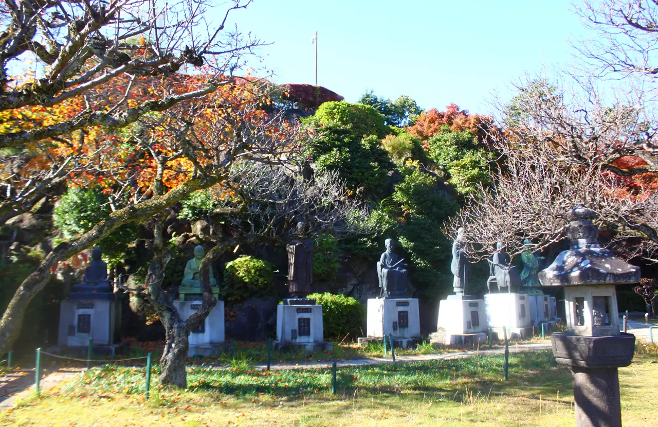 HANA・BIYORI（はなびより）　聖なる森　八祖師像