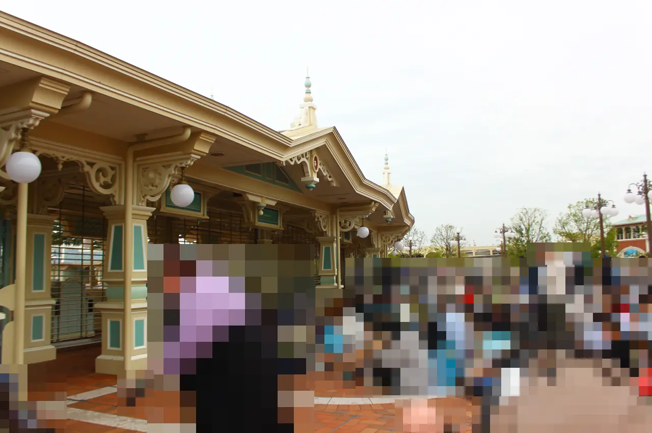 東京ディズニーランド　閑散期　4月　入園口待機列