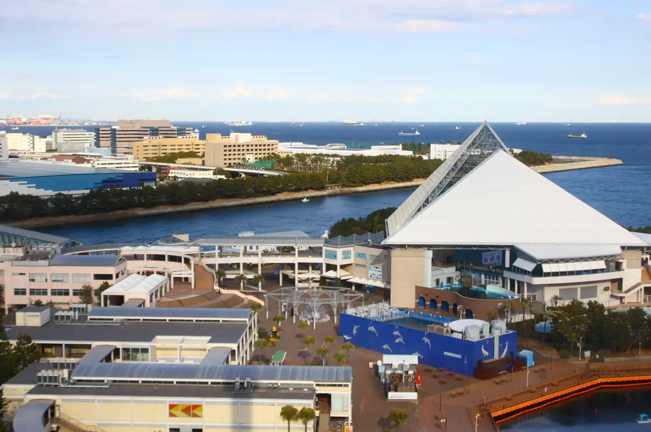 八景島シーパラダイス　シーパラダイスタワーから眺めるアクアミュージアム