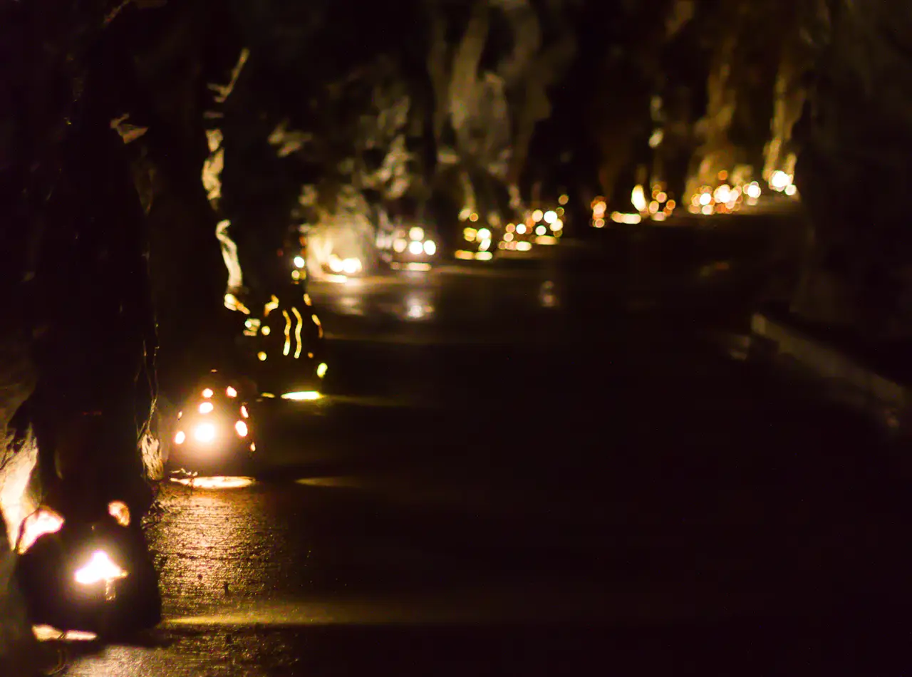 岩手　龍泉洞　石灰岩トンネル夢灯り