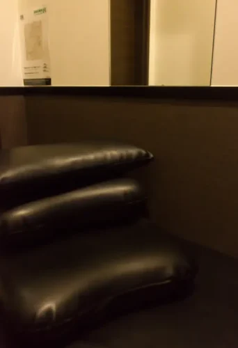 快活クラブ　浜松駅北口店　鍵付き完全個室　クッション