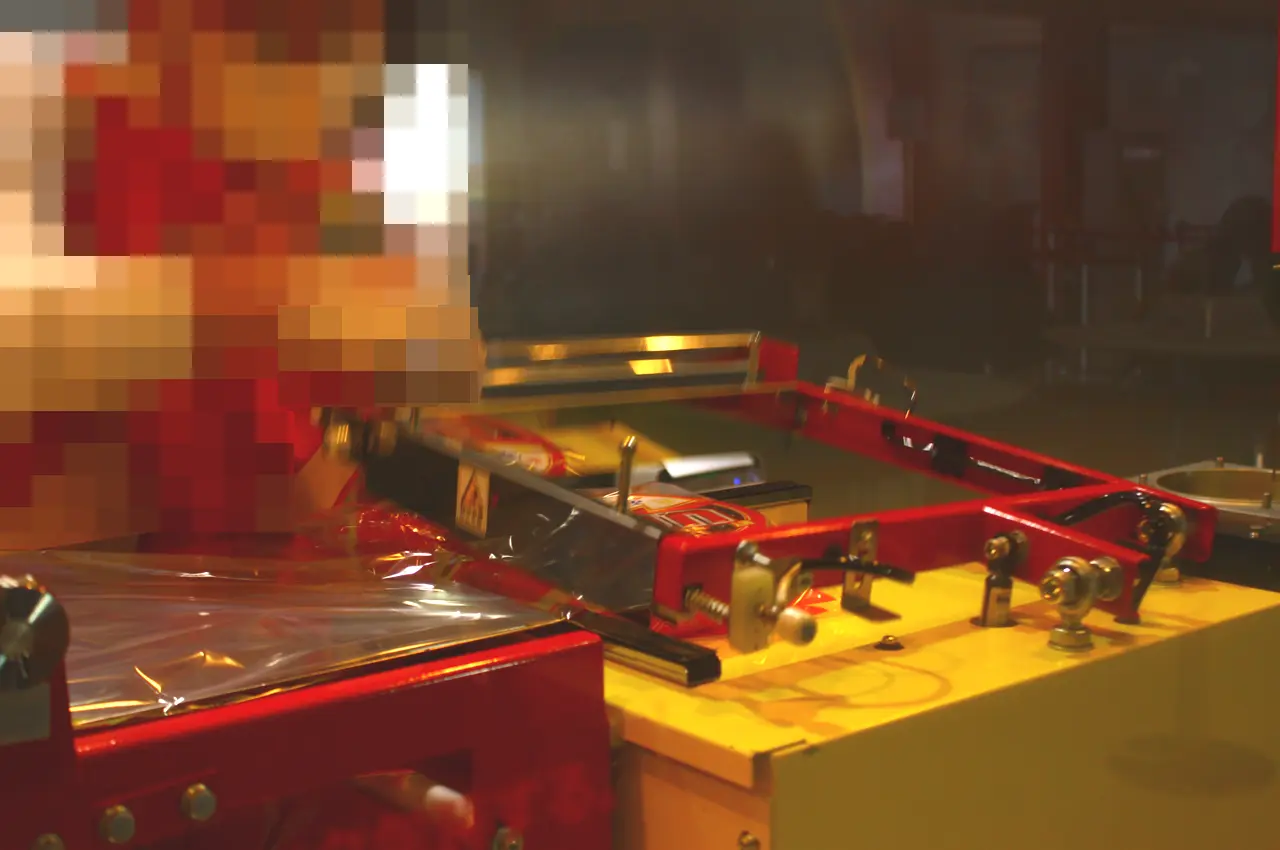 よみうりランド　ワークショップ　マイU.F.O.ファクトリー　ラップを切断